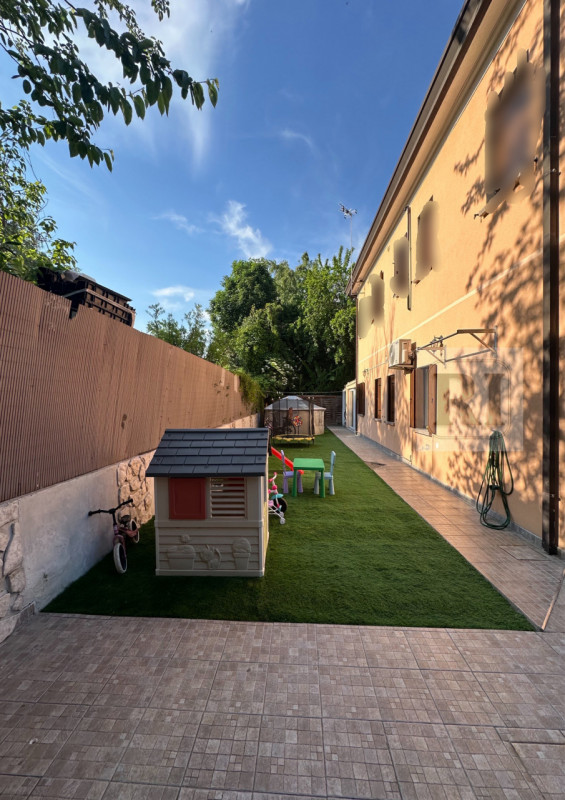 Nel cuore dell'apprezzato quartiere residenziale di Sacrocuore a Padova, proponiamo in vendita un...