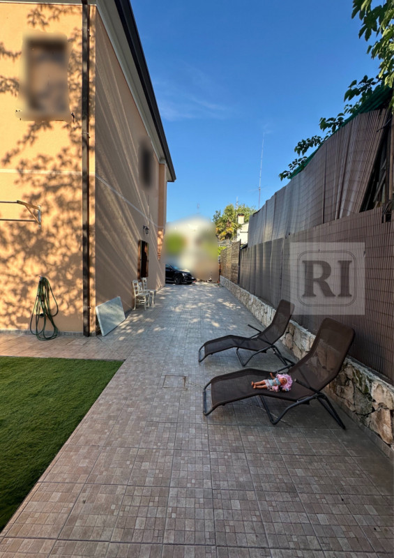 Nel cuore dell'apprezzato quartiere residenziale di Sacrocuore a Padova, proponiamo in vendita un...