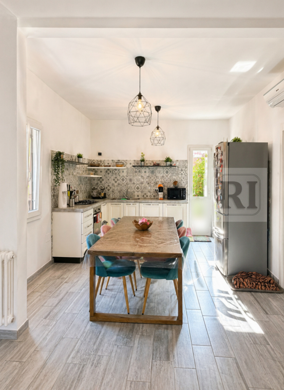 Nel cuore dell'apprezzato quartiere residenziale di Sacrocuore a Padova, proponiamo in vendita un...