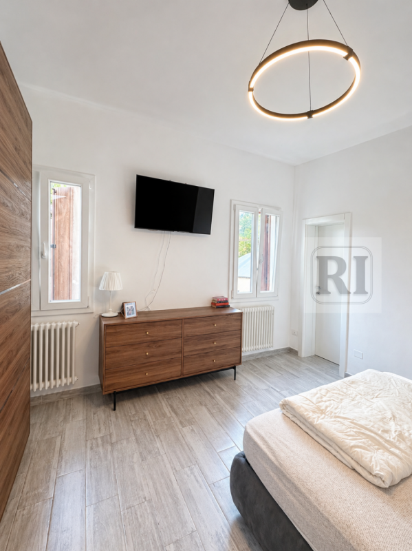 Nel cuore dell'apprezzato quartiere residenziale di Sacrocuore a Padova, proponiamo in vendita un...