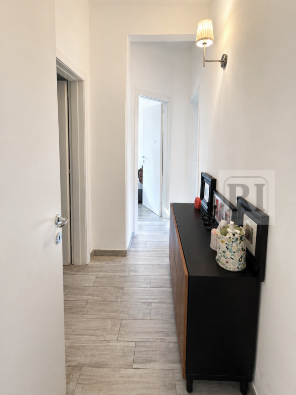 Nel cuore dell'apprezzato quartiere residenziale di Sacrocuore a Padova, proponiamo in vendita un...