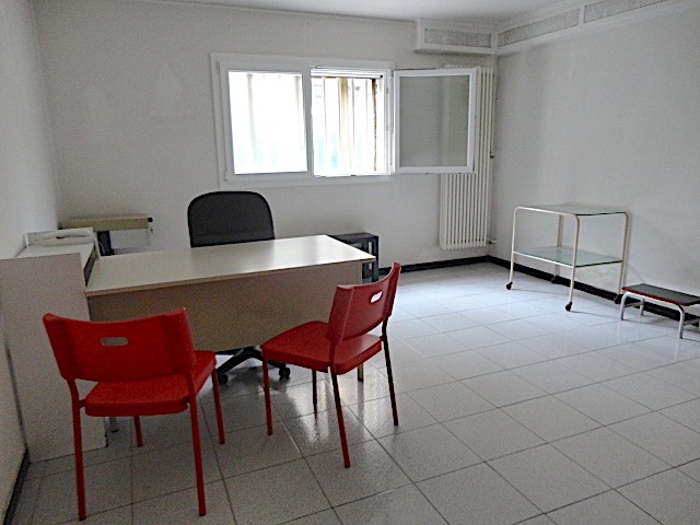 Ufficio disponibile vicinissimo alla fermata del tram e comodo per tutti i servizi pubblici ed i ...