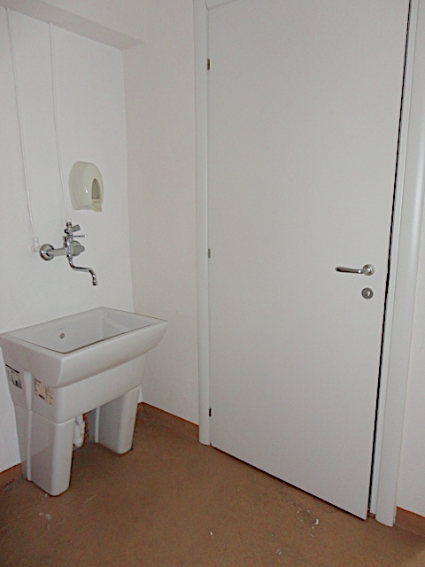 Ufficio disponibile vicinissimo alla fermata del tram e comodo per tutti i servizi pubblici ed i ...