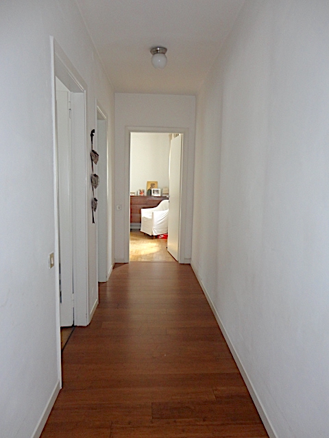 Nel cuore del centro storico, in prossimità di via Degli Zabarella, è disponibile da agosto un ap...