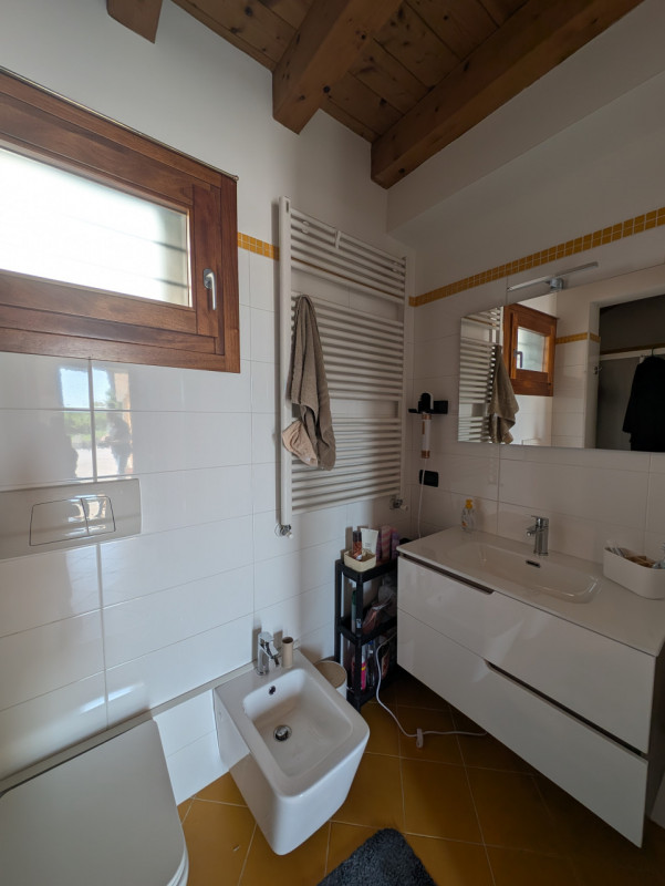 Scopri questo grazioso mini appartamento arredato, situato al piano terra di un piccolo contesto ...