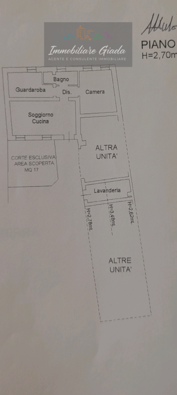 Scopri questo grazioso mini appartamento arredato, situato al piano terra di un piccolo contesto ...