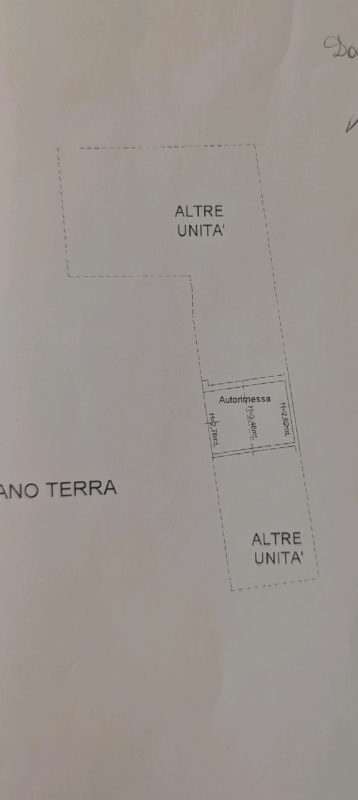 Scopri questo grazioso mini appartamento arredato, situato al piano terra di un piccolo contesto ...