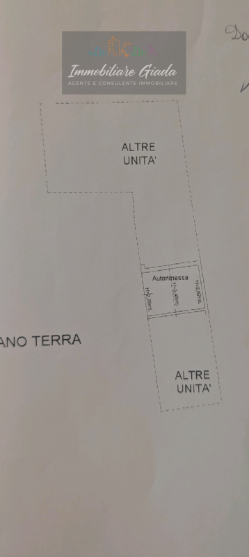 Scopri questo grazioso mini appartamento arredato, situato al piano terra di un piccolo contesto ...