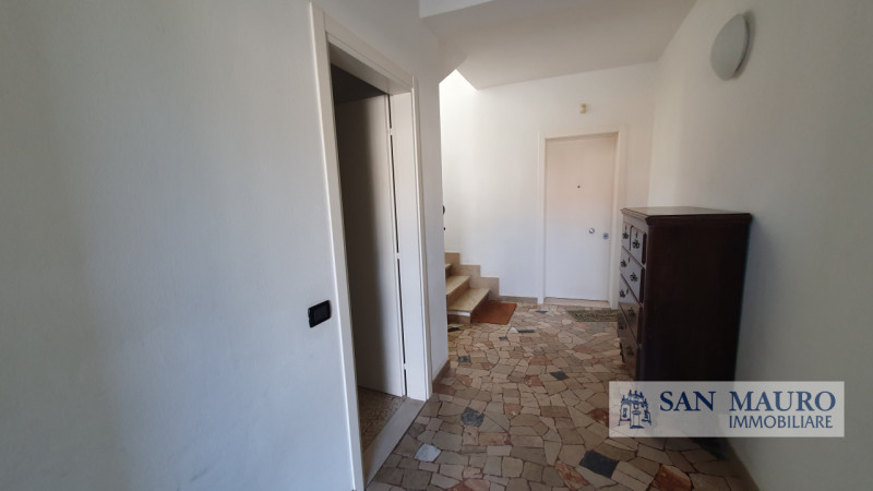 SOVIZZO: in zona residenziale molto tranquilla in un condominio di sole tre unità, sito al primo ...