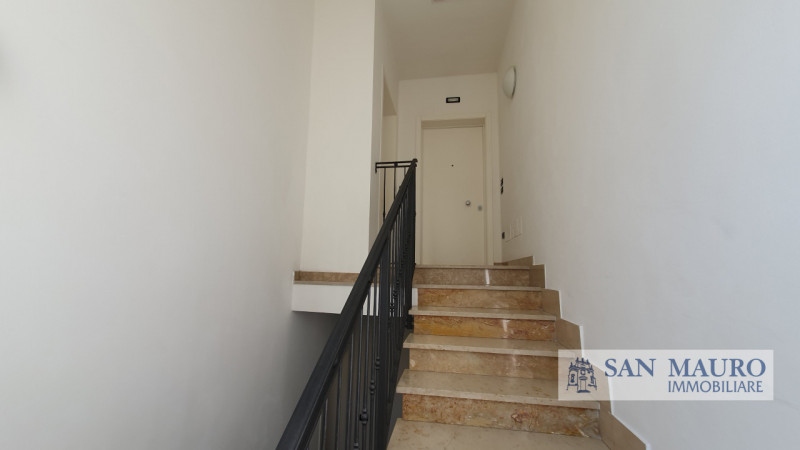 SOVIZZO: in zona residenziale molto tranquilla in un condominio di sole tre unità, sito al primo ...