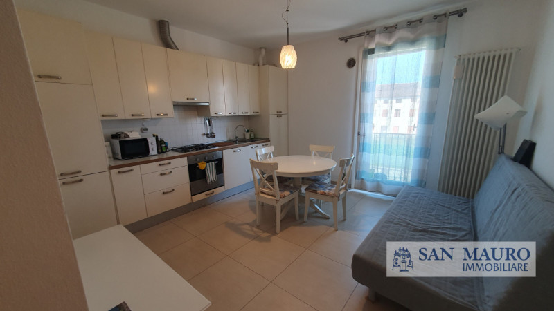 SOVIZZO: in zona residenziale molto tranquilla in un condominio di sole tre unità, sito al primo ...