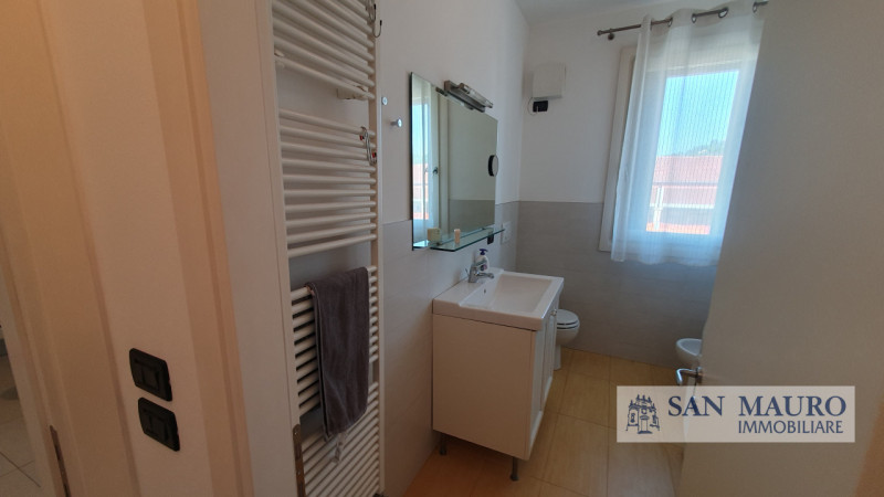 SOVIZZO: in zona residenziale molto tranquilla in un condominio di sole tre unità, sito al primo ...