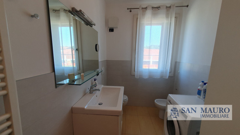 SOVIZZO: in zona residenziale molto tranquilla in un condominio di sole tre unità, sito al primo ...