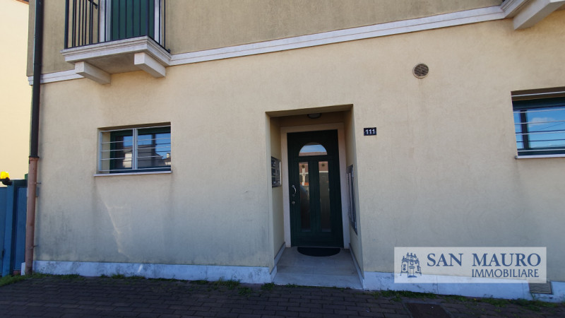 SOVIZZO: in zona residenziale molto tranquilla in un condominio di sole tre unità, sito al primo ...