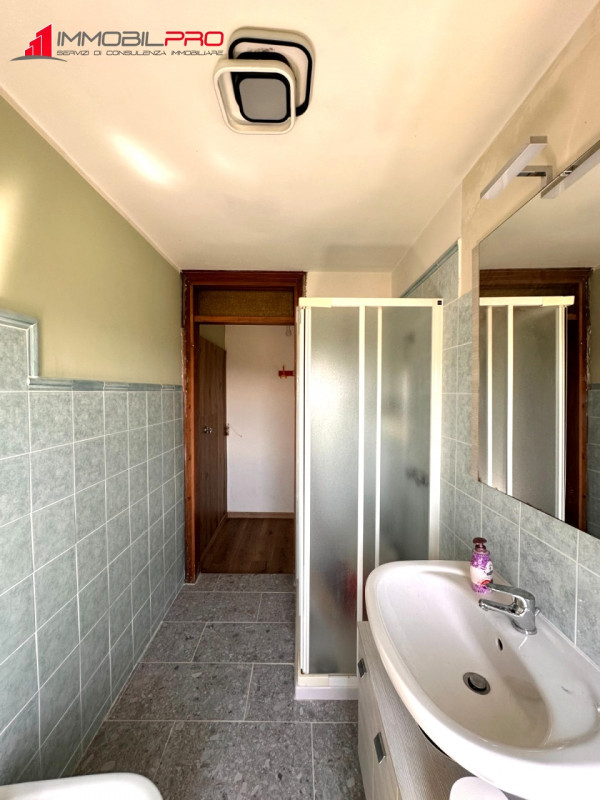 Nella suggestiva località Mare di Lugo di Vicenza, proponiamo in vendita una casa singola indipen...