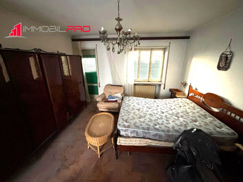 Nella suggestiva località Mare di Lugo di Vicenza, proponiamo in vendita una casa singola indipen...