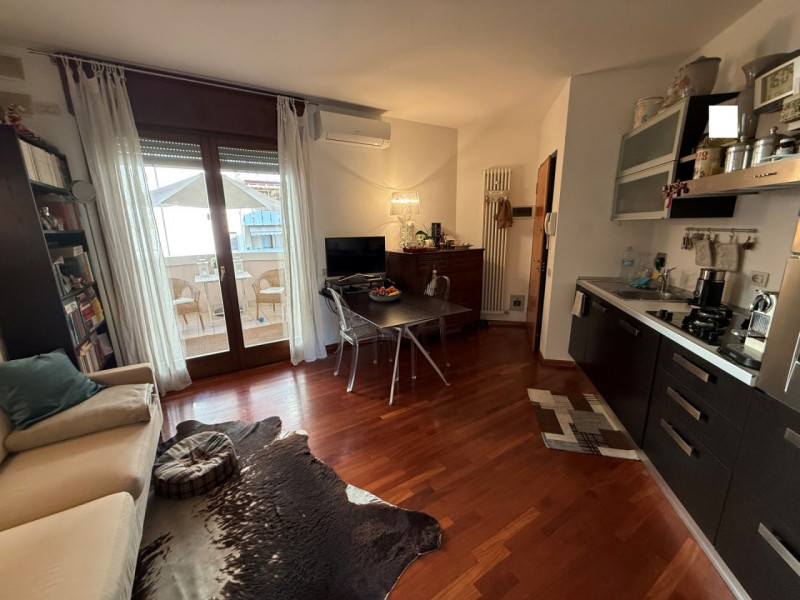 MINI APPARTAMENTO CON TERRAZZA ABITABILE E GARAGE A VICENZA. EURO 113.000 NON TRATTABILI. CODICE ...