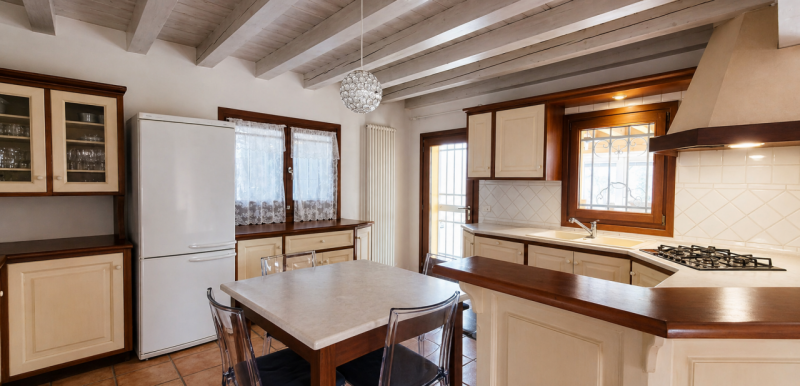 CADONEGHE: In una posizione privilegiata nel comune, proponiamo una splendida casa di campagna co...