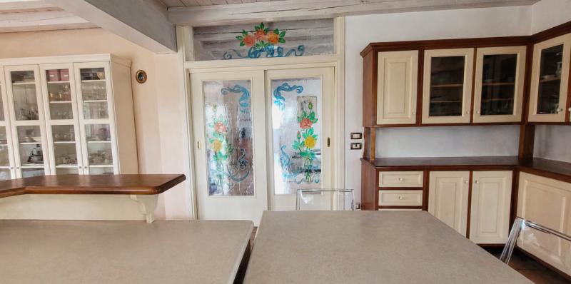 CADONEGHE: In una posizione privilegiata nel comune, proponiamo una splendida casa di campagna co...