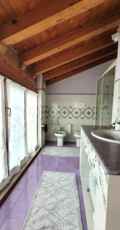 CADONEGHE: In una posizione privilegiata nel comune, proponiamo una splendida casa di campagna co...