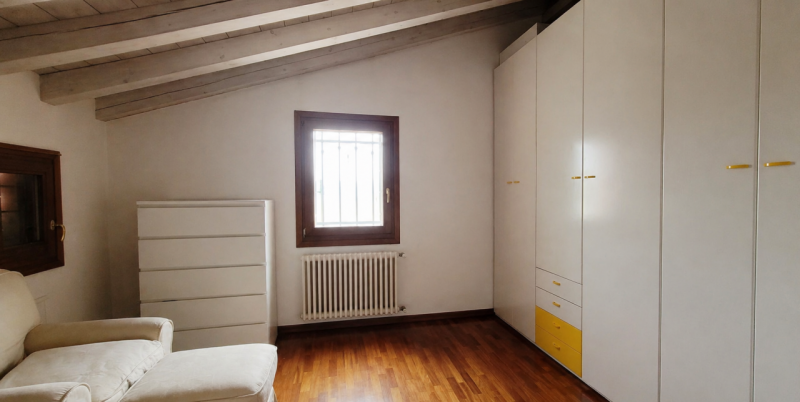 CADONEGHE: In una posizione privilegiata nel comune, proponiamo una splendida casa di campagna co...