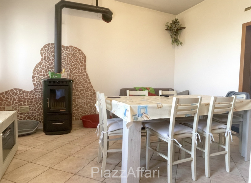 Pegolotte di Cona (VE): Porzione di casa in contesto bifamiliare, sviluppata su 2 piani, con area...