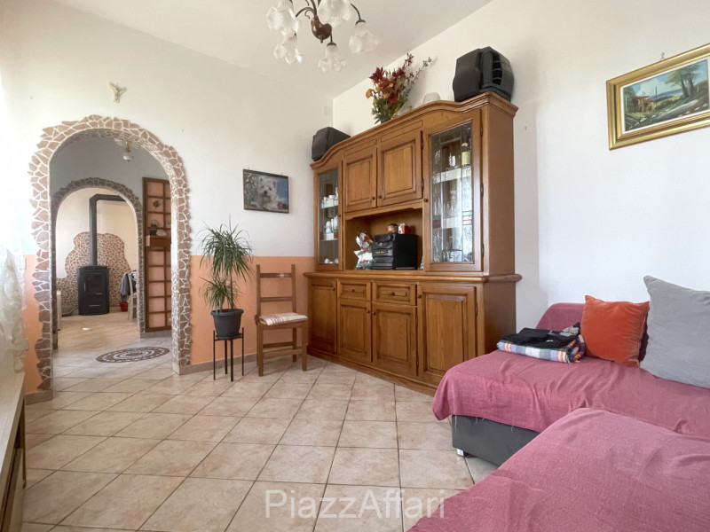 Pegolotte di Cona (VE): Porzione di casa in contesto bifamiliare, sviluppata su 2 piani, con area...