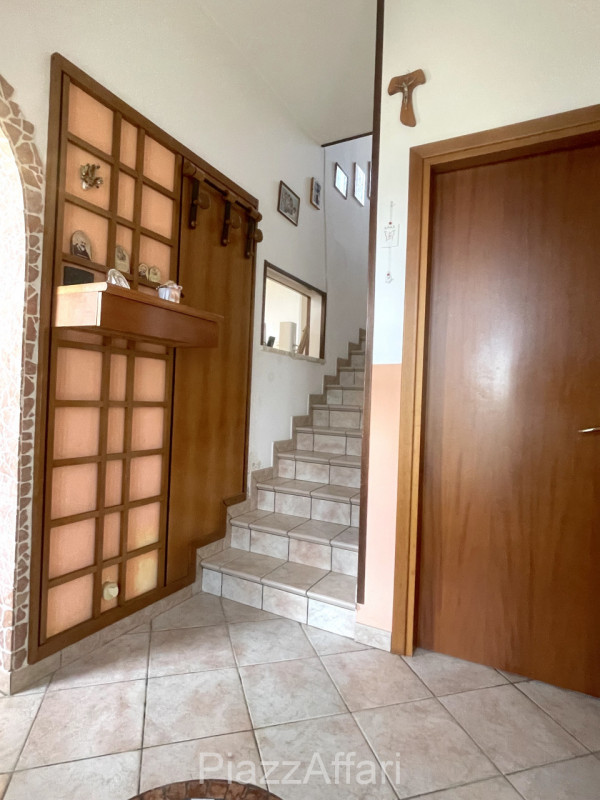 Pegolotte di Cona (VE): Porzione di casa in contesto bifamiliare, sviluppata su 2 piani, con area...