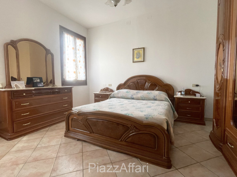 Pegolotte di Cona (VE): Porzione di casa in contesto bifamiliare, sviluppata su 2 piani, con area...