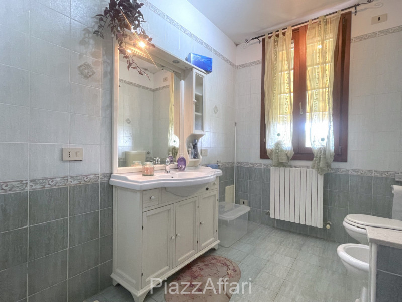 Pegolotte di Cona (VE): Porzione di casa in contesto bifamiliare, sviluppata su 2 piani, con area...