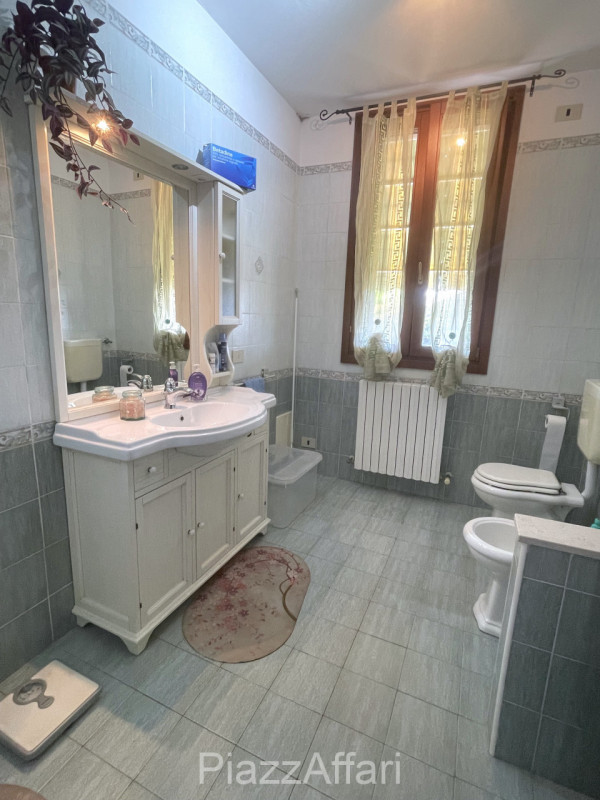 Pegolotte di Cona (VE): Porzione di casa in contesto bifamiliare, sviluppata su 2 piani, con area...