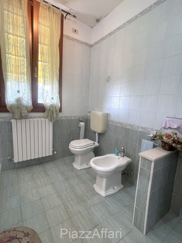 Pegolotte di Cona (VE): Porzione di casa in contesto bifamiliare, sviluppata su 2 piani, con area...