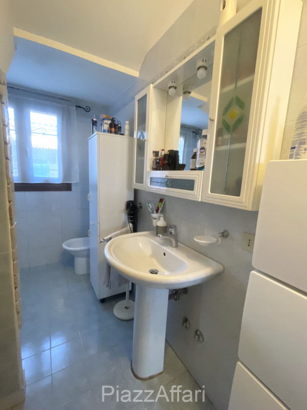 Pegolotte di Cona (VE): Porzione di casa in contesto bifamiliare, sviluppata su 2 piani, con area...