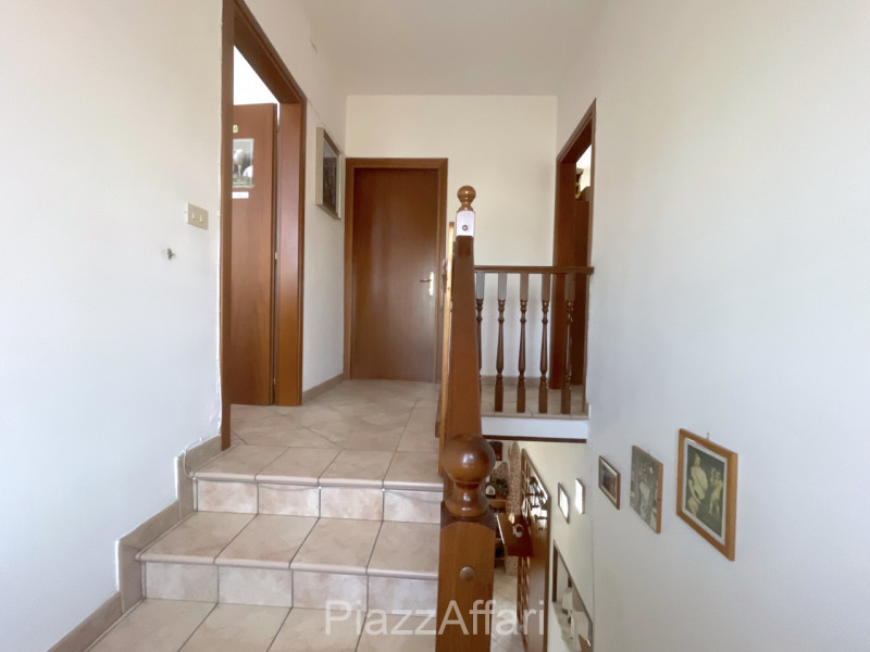 Pegolotte di Cona (VE): Porzione di casa in contesto bifamiliare, sviluppata su 2 piani, con area...