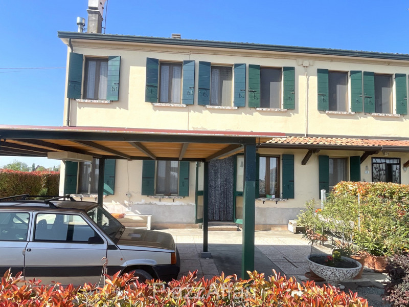 Pegolotte di Cona (VE): Porzione di casa in contesto bifamiliare, sviluppata su 2 piani, con area...