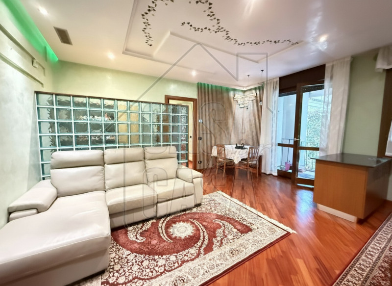 Proponiamo in vendita a pochi passi dal Duomo di Abano Terme, un raffinato appartamento di circa ...