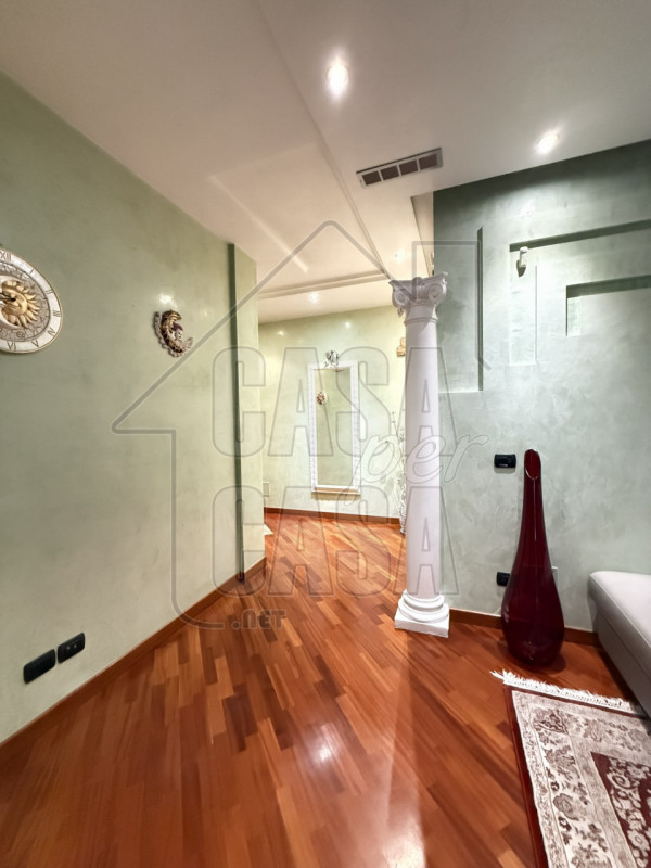 Proponiamo in vendita a pochi passi dal Duomo di Abano Terme, un raffinato appartamento di circa ...