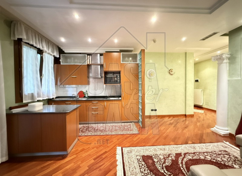 Proponiamo in vendita a pochi passi dal Duomo di Abano Terme, un raffinato appartamento di circa ...