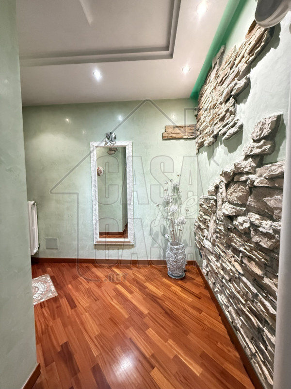 Proponiamo in vendita a pochi passi dal Duomo di Abano Terme, un raffinato appartamento di circa ...