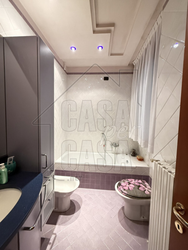 Proponiamo in vendita a pochi passi dal Duomo di Abano Terme, un raffinato appartamento di circa ...