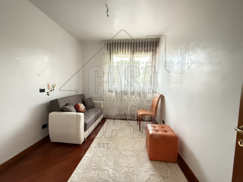 Proponiamo in vendita a pochi passi dal Duomo di Abano Terme, un raffinato appartamento di circa ...