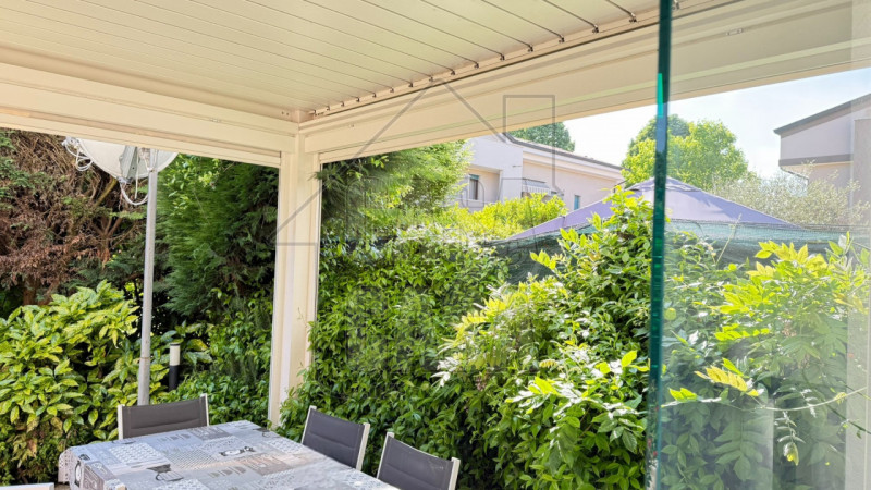 Proponiamo in vendita a pochi passi dal Duomo di Abano Terme, un raffinato appartamento di circa ...