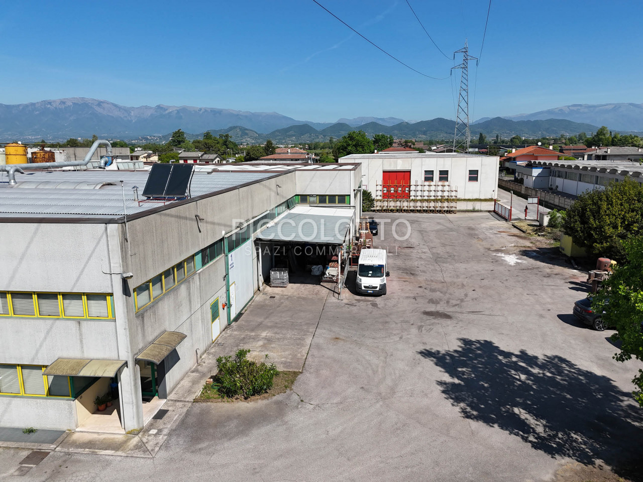 Altivole - À 3 km de la SPV - Entrepôt avec bureaux