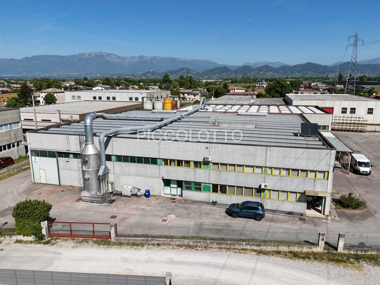 Altivole - À 3 km de la SPV - Entrepôt avec bureaux