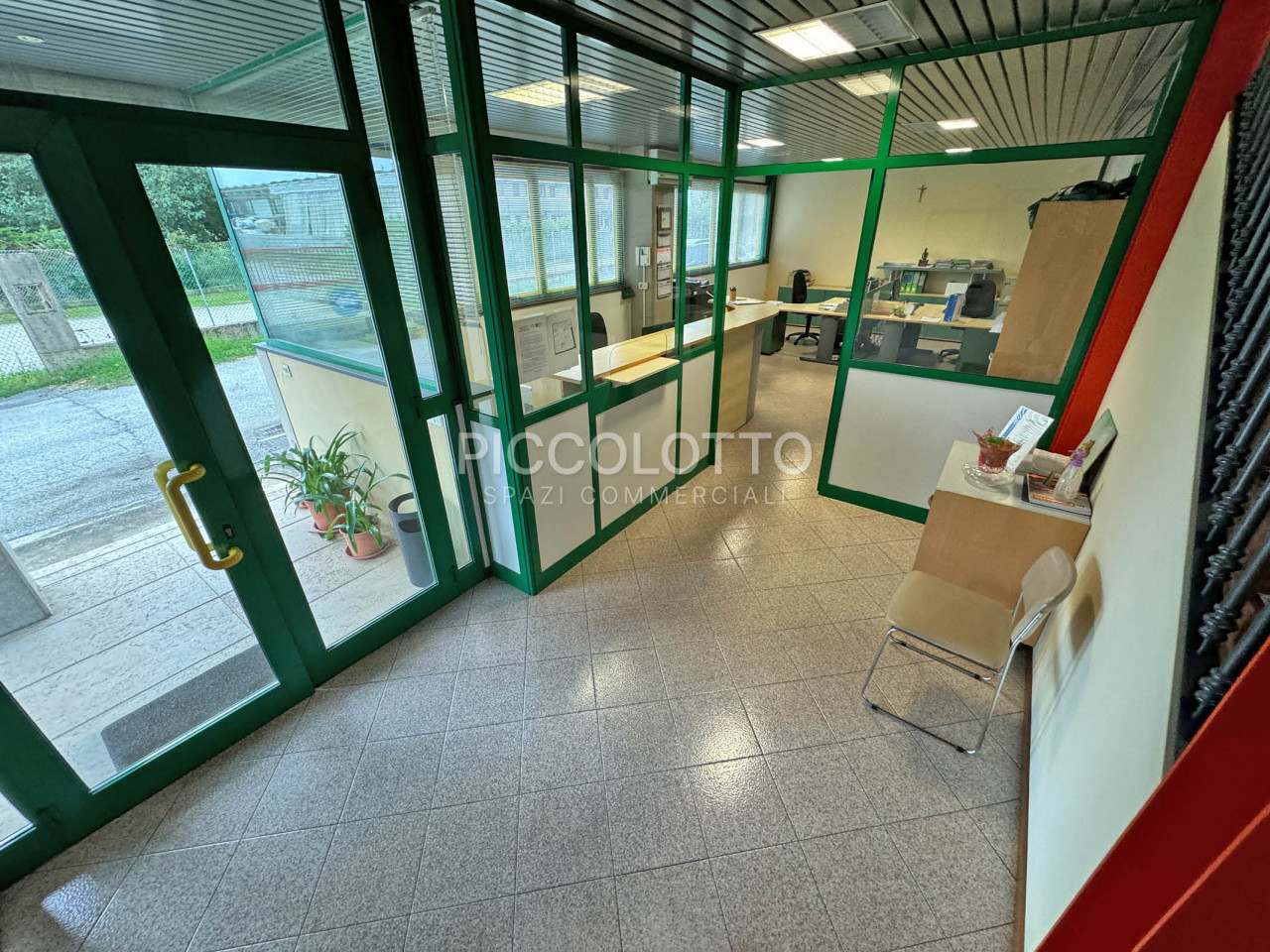 Altivole - À 3 km de la SPV - Entrepôt avec bureaux