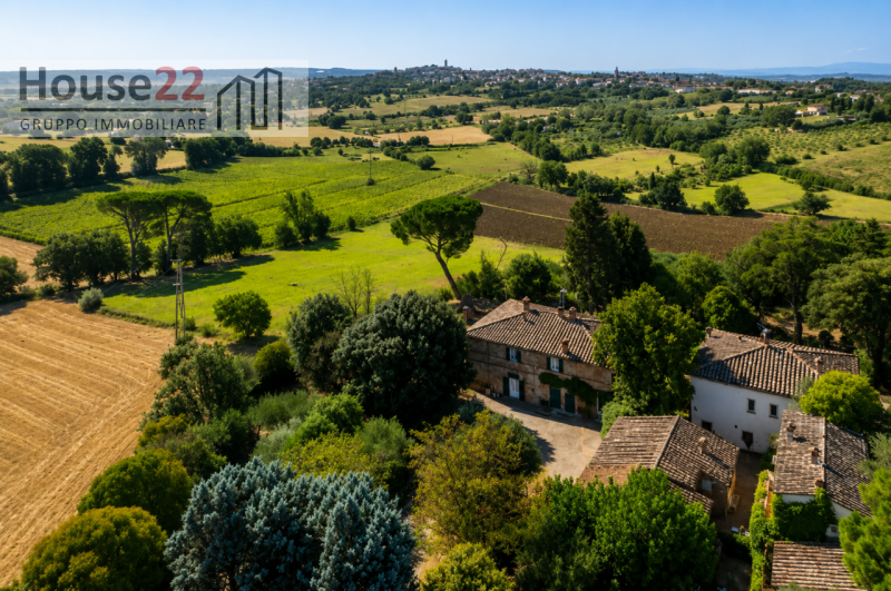 AREZZO - TOSCANA. Splendido ANTICO CASALE sapientemente ristrutturato, con una superficie totale ...