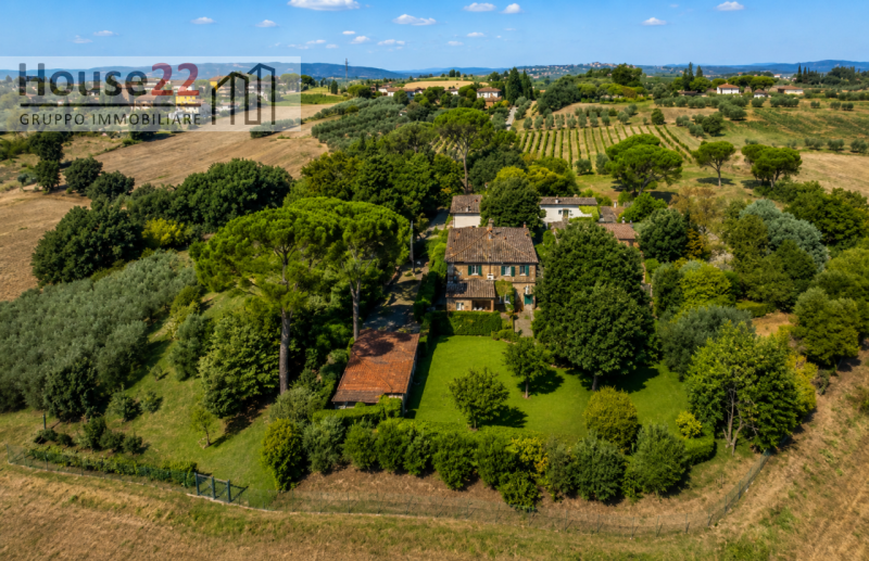 AREZZO - TOSCANA. Splendido ANTICO CASALE sapientemente ristrutturato, con una superficie totale ...