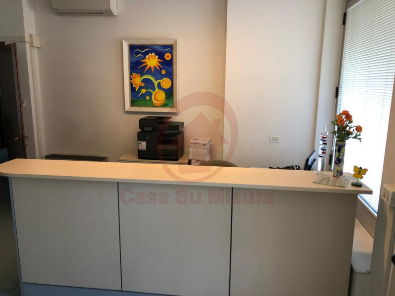 TEOLO - FERIOLE RIF. C120: Casa su Misura ha il piacere di proporVi ampio e luminoso ufficio fron...