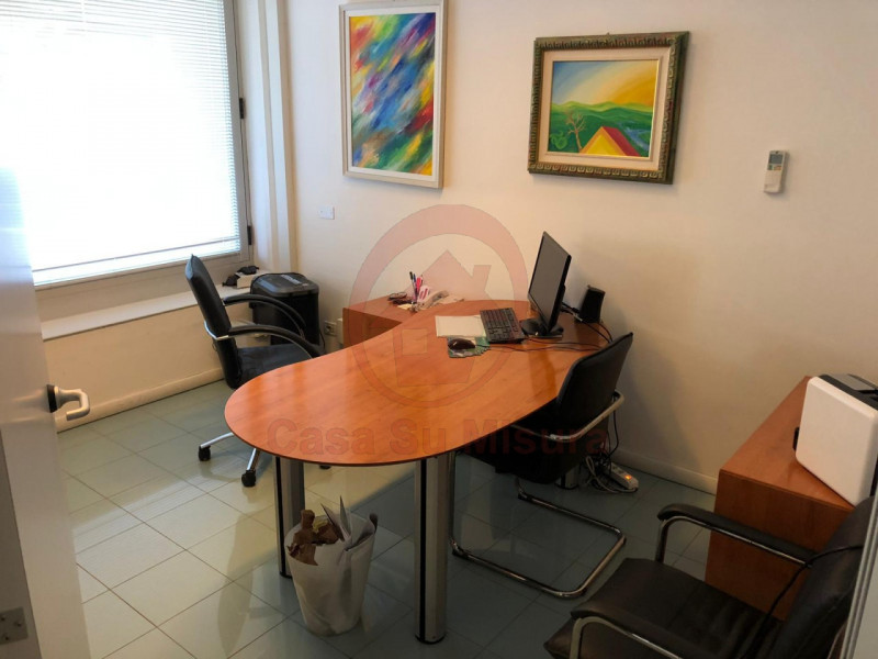 TEOLO - FERIOLE RIF. C120: Casa su Misura ha il piacere di proporVi ampio e luminoso ufficio fron...