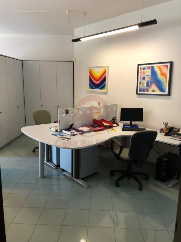 TEOLO - FERIOLE RIF. C120: Casa su Misura ha il piacere di proporVi ampio e luminoso ufficio fron...